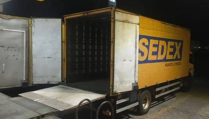 caminhão dos Correios