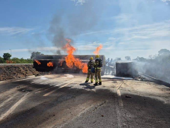 Carreta-tanque pega fogo na BR-020